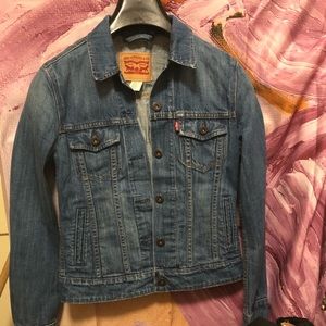 Levi’s Jean Jacket 💙